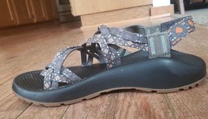 Chaco Women 8 sandals gray